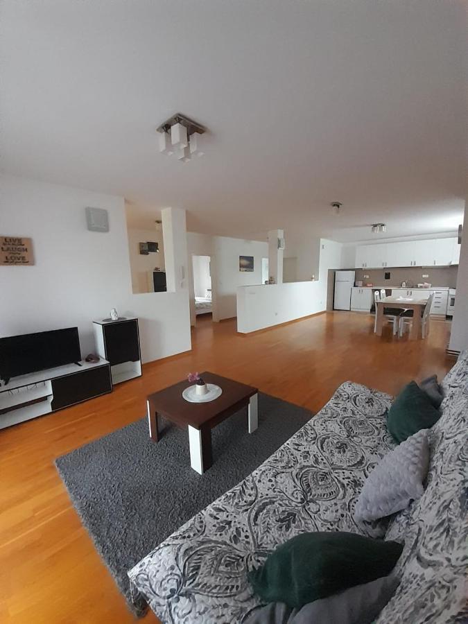 Ken Apartment *